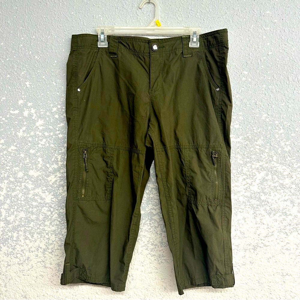 Juniors No Boundaries olive green Capri pants sz 15